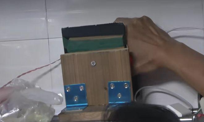 只为了报复邻居，这男子一天十几个小时在自家卫生间播放“鬼”声音。法院，分贝合乎规