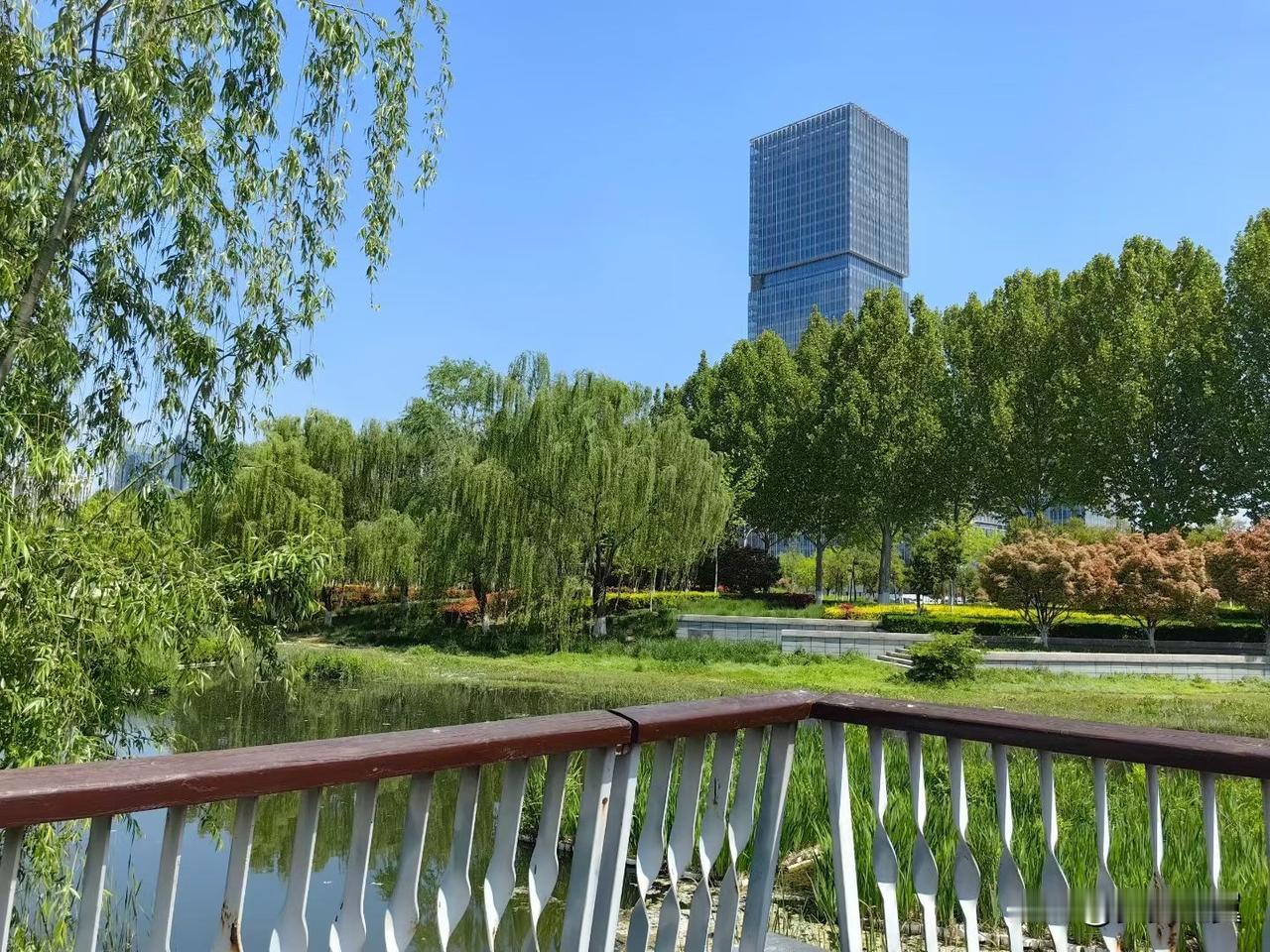 【小对联】
上：……？
下：斜阳。