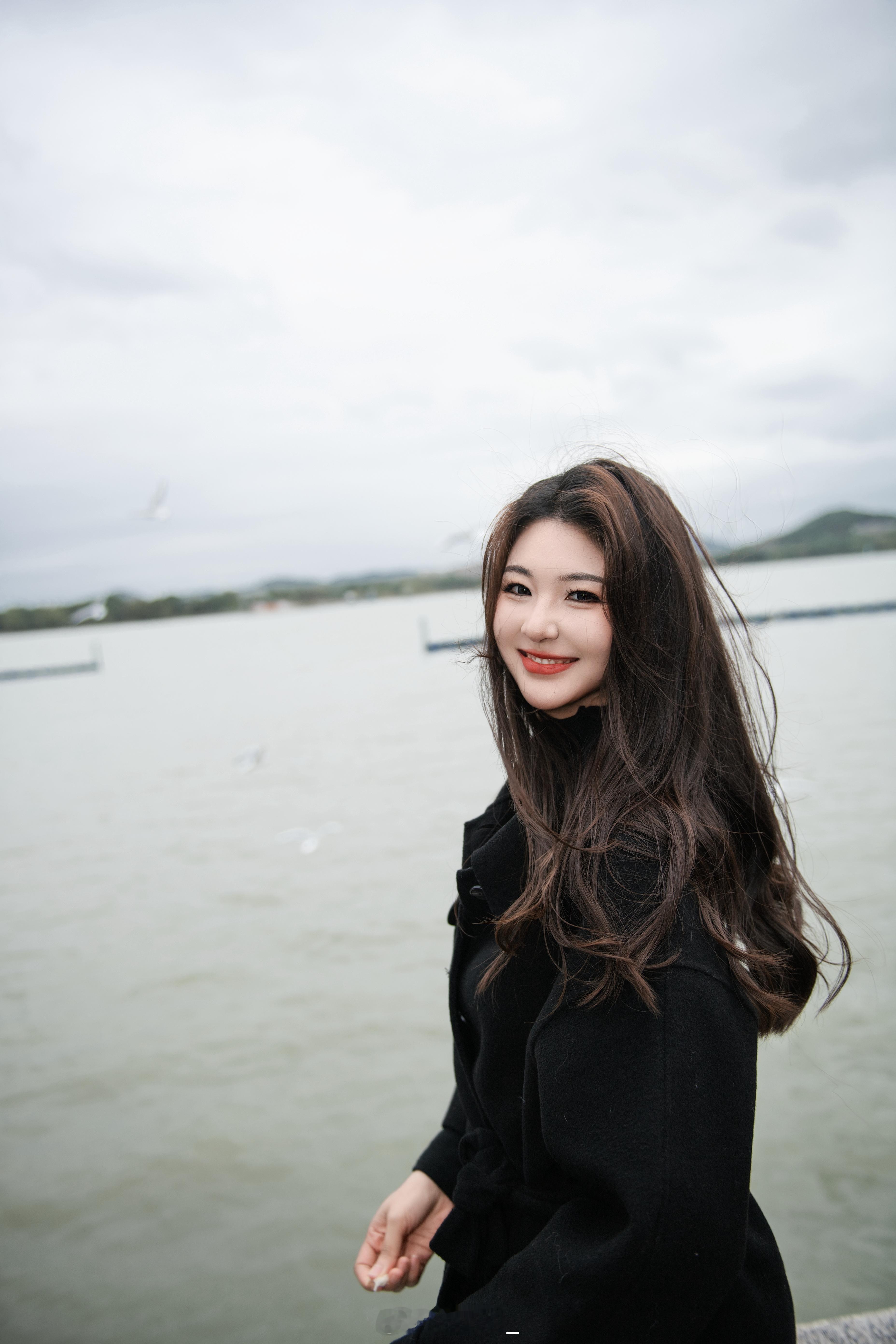 生活原本沉闷，但跑起来就会有风。 