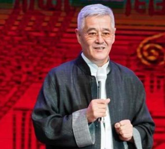 2009年，赵本山脑溢血差点走了，出院后，他把所有积蓄凑到一起，共13个亿，于是