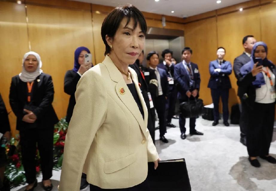 日本这步棋走得很憋屈。

中俄在莫斯科刚达成战略共识，特朗普转头就敲打盟友，东京