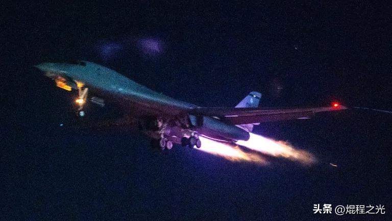 国际
美以再干三周，哈格岛(哈尔克岛)炸瘫，油价要涨到你肉疼！

2026年3月