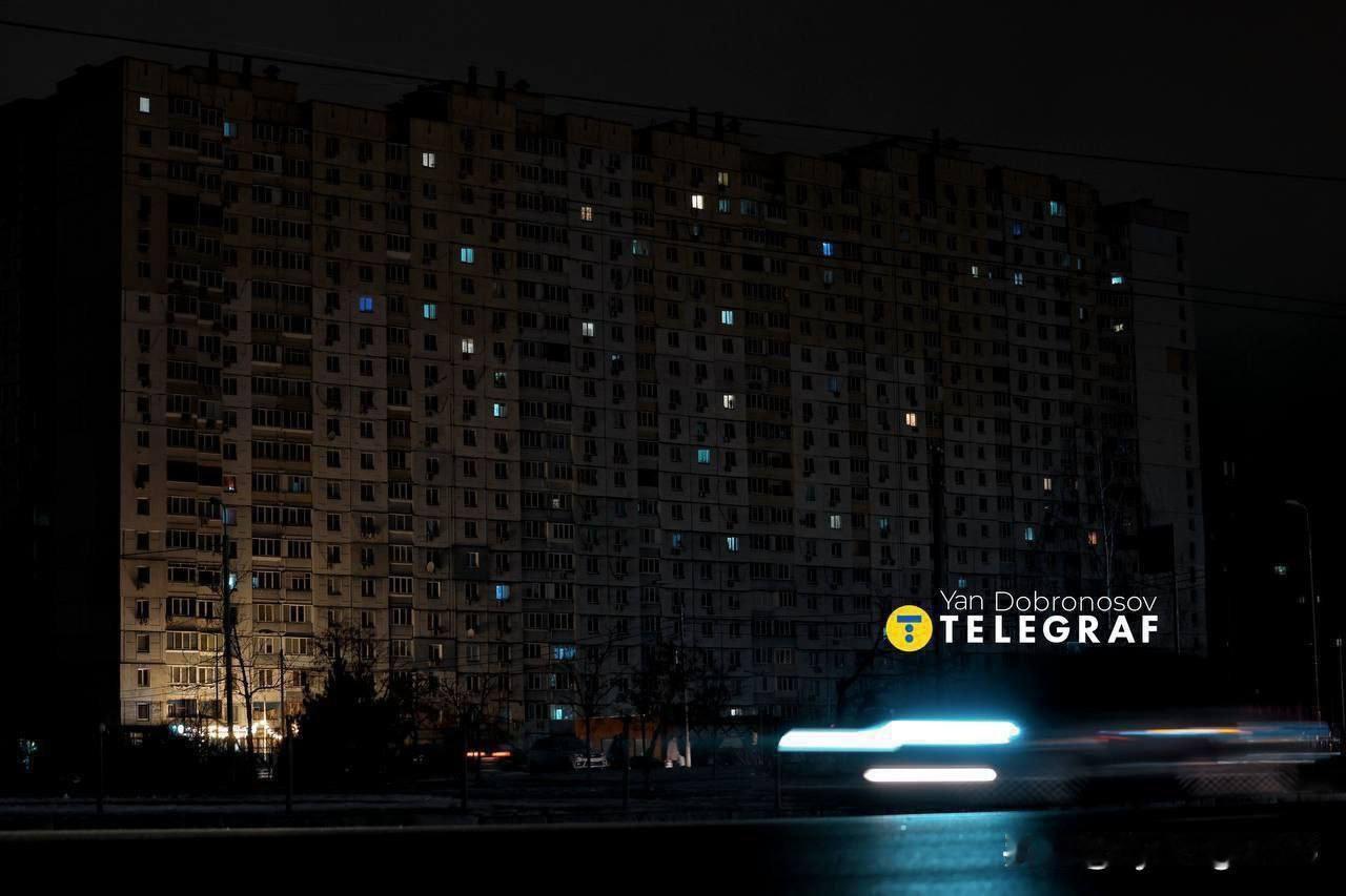 🇺🇦今天，基辅第六火力发电厂、基辅水电站和其他能源设施遭到袭击，随后基辅街头