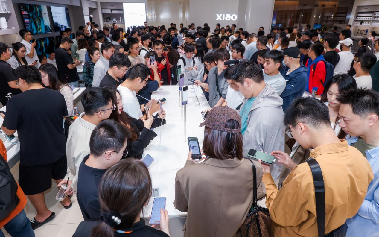 对标到超越，“跳级生”小米17系列爆火引发换机潮