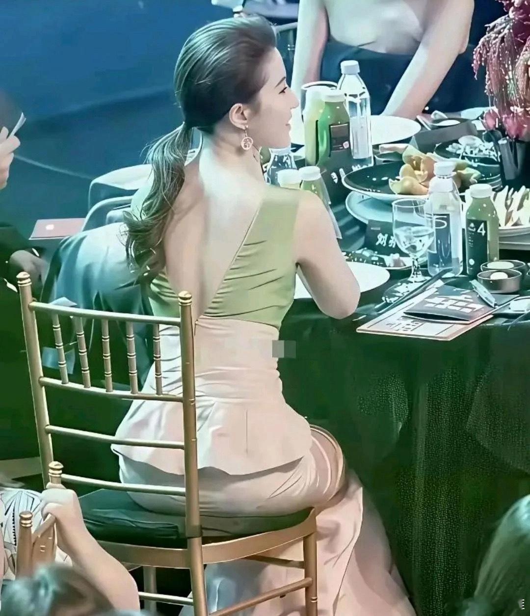 刘亦菲颅顶看着好饱满，发量像开了挂一样，到底是怎么打理的？ 