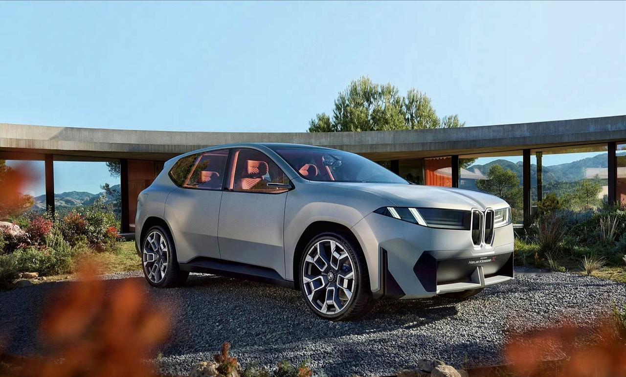 宝马新世代X概念车，大家觉得看着好看吗？
整体设计都挺前卫的，看着还挺科幻。
#