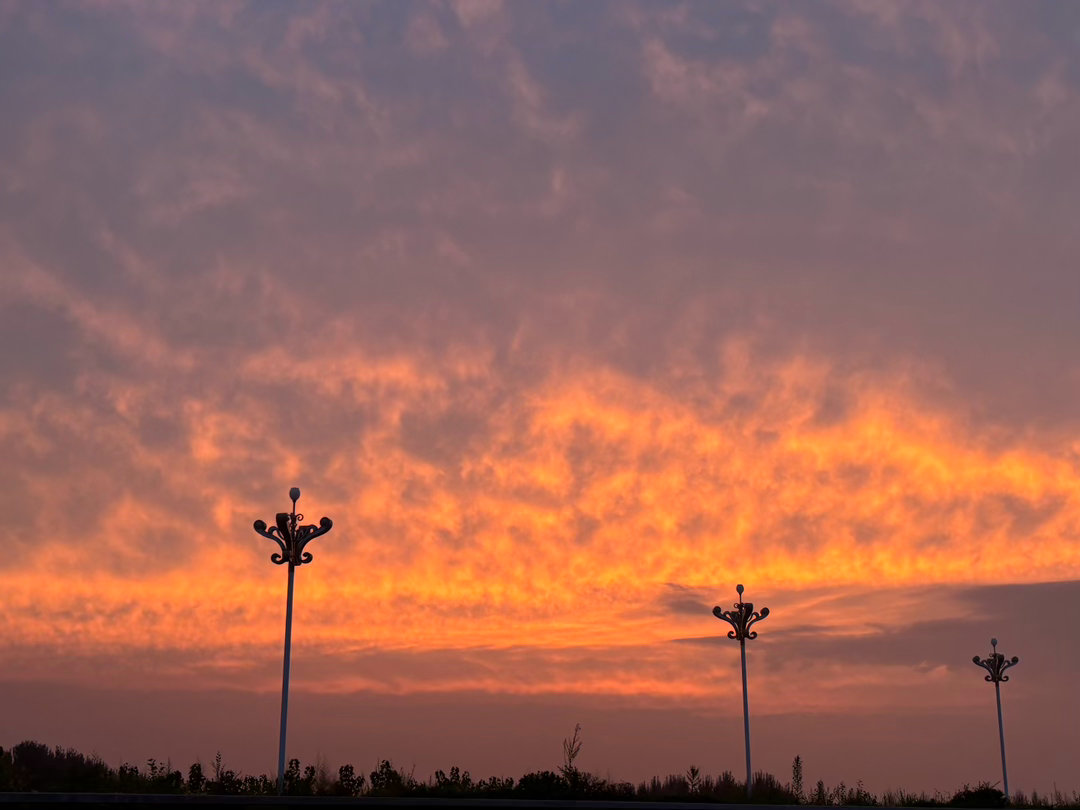 晚安。今天的绝美夕阳。来治愈一下心情吧 