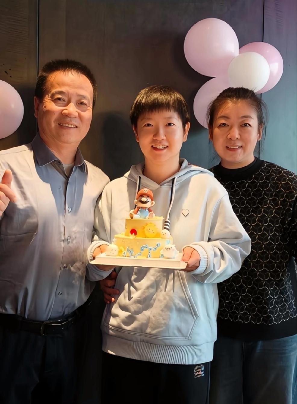 虽然错过了昨晚孙颖莎发的抖音，
但是一觉醒来就看到这么美的画面，
真的会开心好久