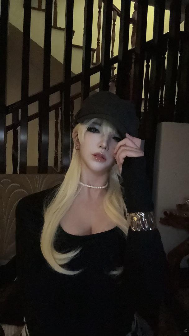 oi 抬起头来看我 