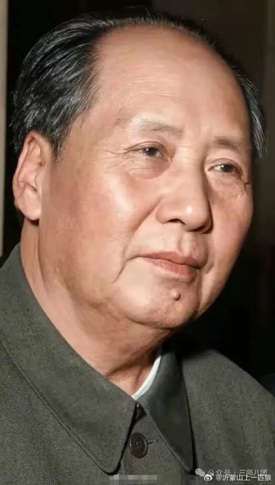 【倚西楼·怀教员观今世】倚西楼·怀教员观今世若见今朝寰宇阔，依旧风云翻浪波。初心