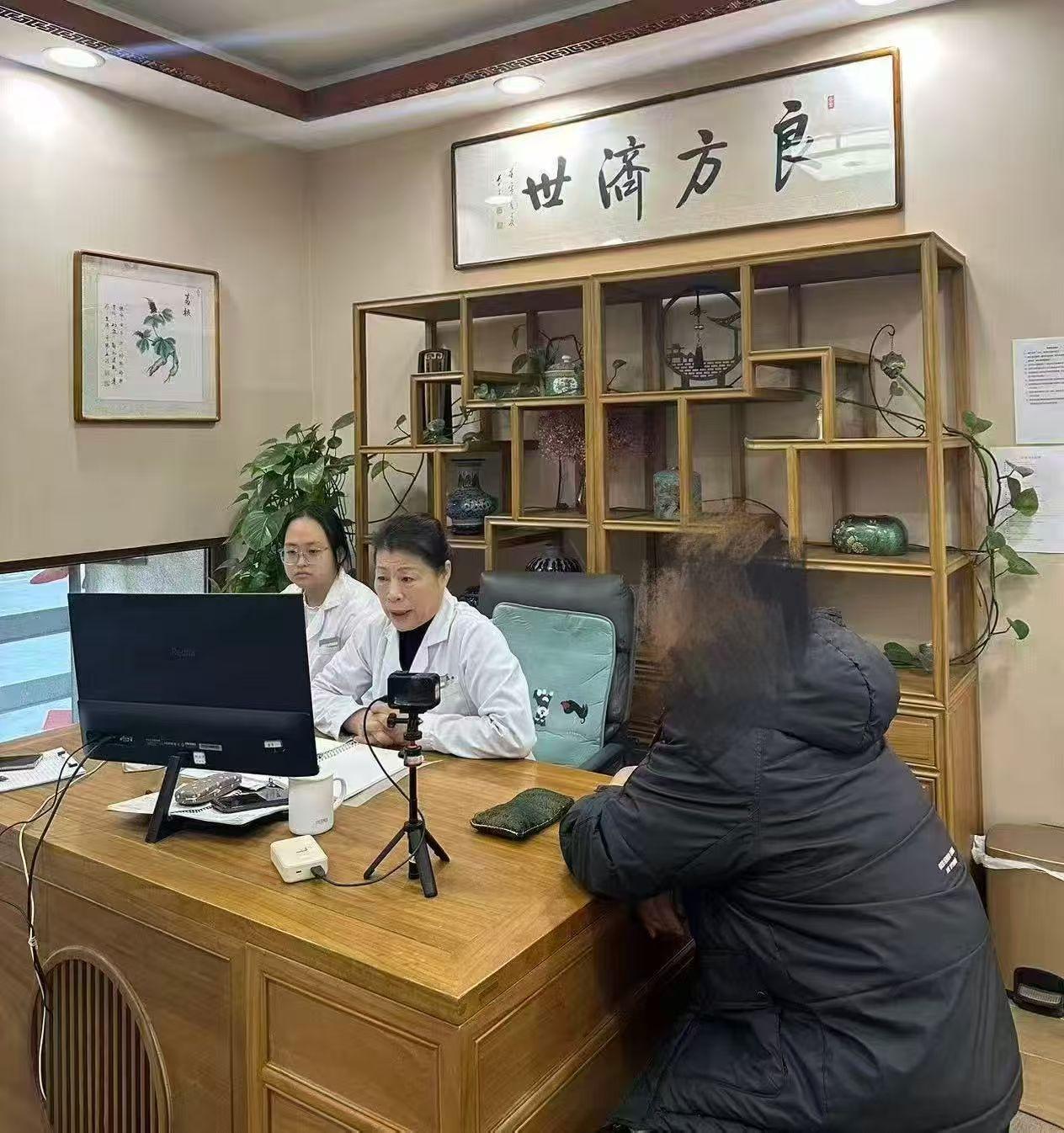 38岁锦州患者冯先生，因多系统不适症状持续多年，近期专程赴沈阳就诊于蔡医生初诊。