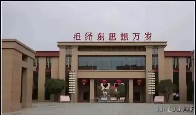 说什么贫穷不是社会主义，可是，在前三十年的社会主义建设中，除极少数人外，很少有人
