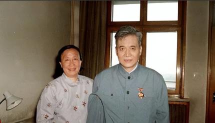 1986年，失踪28年的邓稼先刚回到家，妻子就怒吼:“28年不回家，原来是外面有