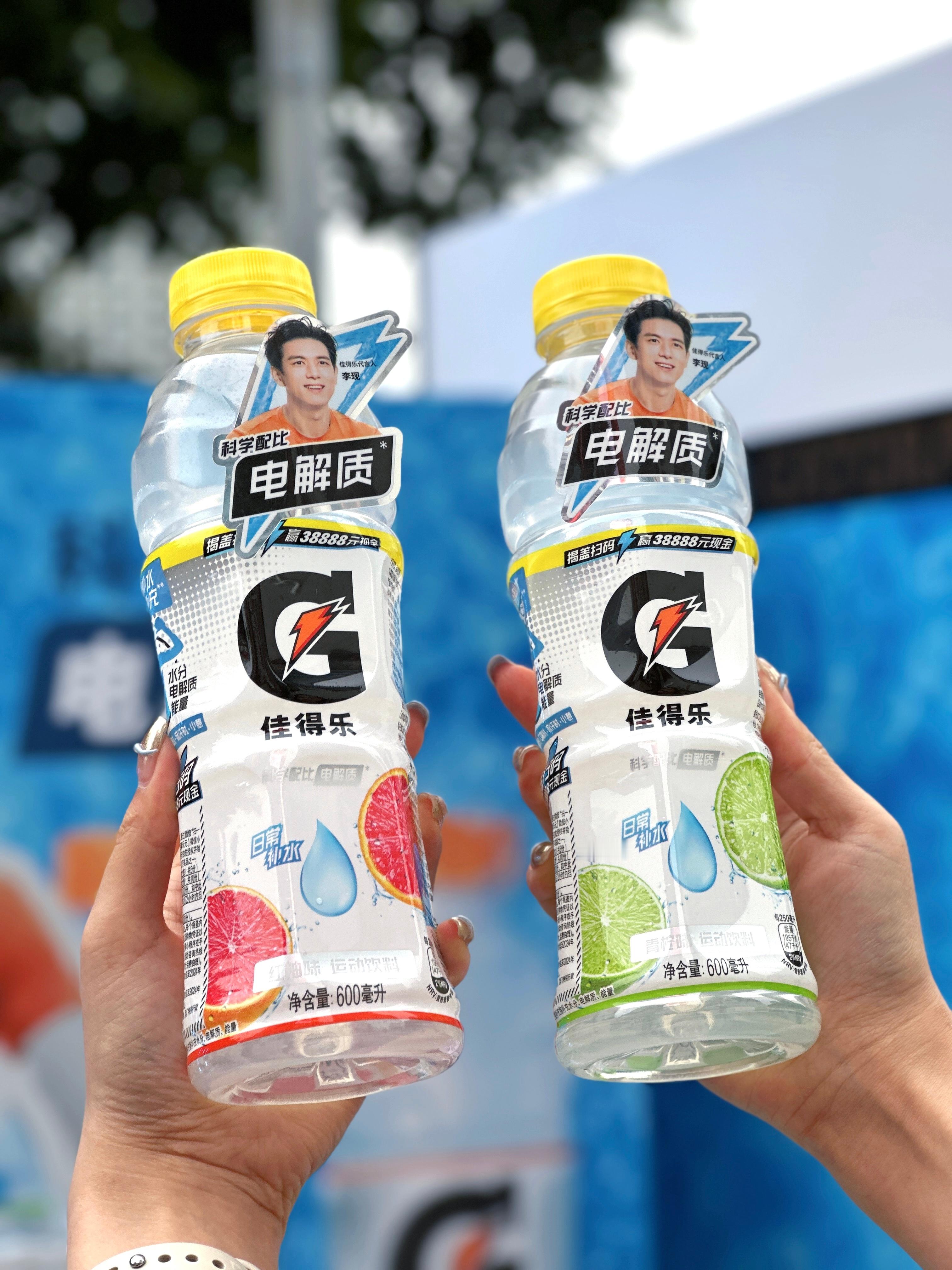 脆皮青年假期日行2万步真的会要命的！人“干”到不行，好想浸在水里啊！还好有#佳得