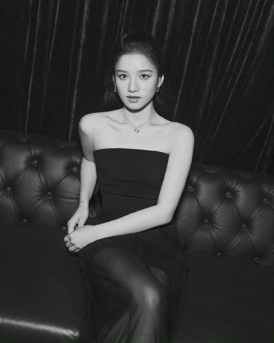 #张婧仪 三大奢牌##张婧仪[超话]#张婧仪你怎么这么厉害！真的超级棒啊，长相就