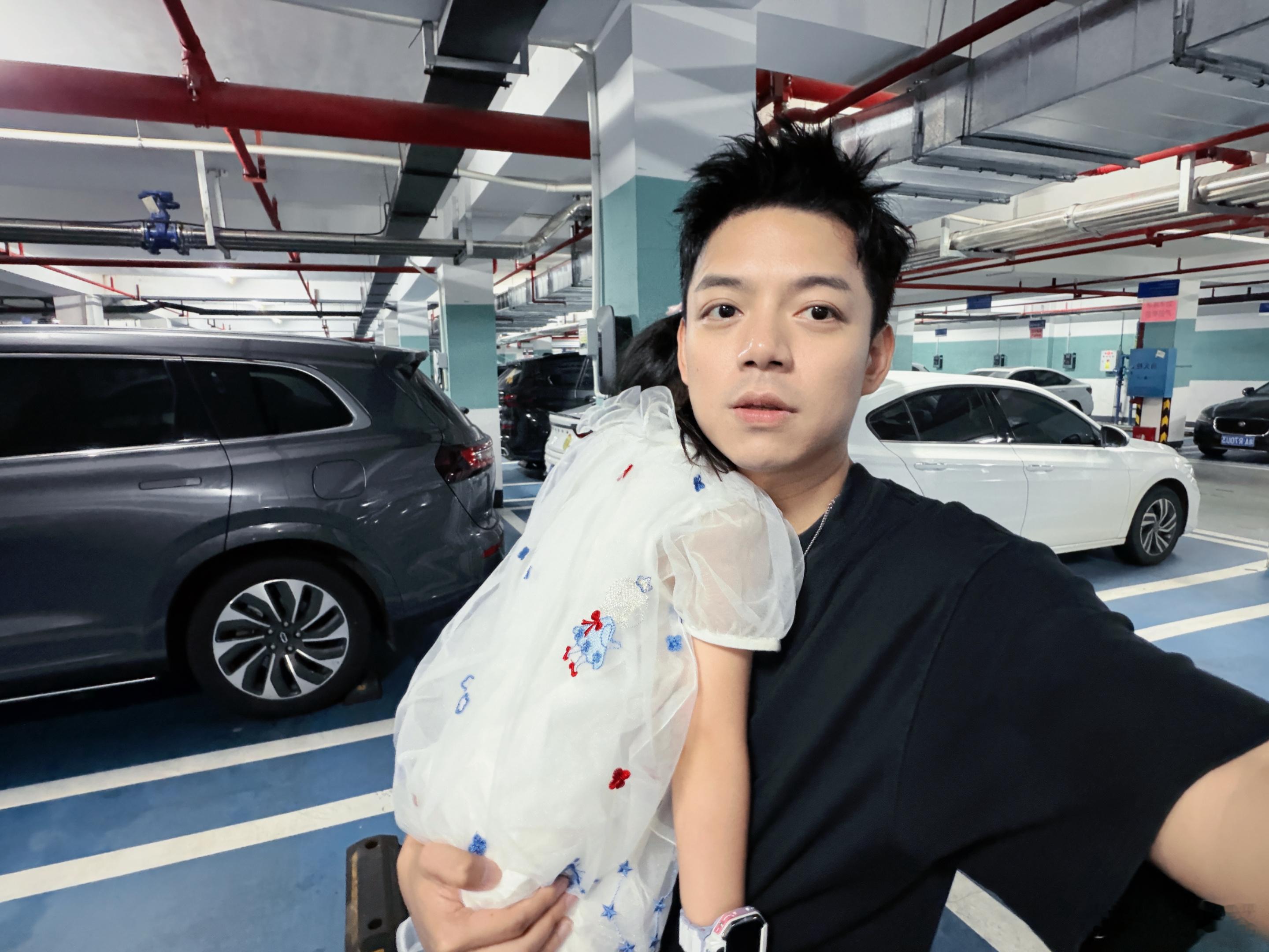 也是父凭女贵了带崽加班到现在我的小公主太棒了