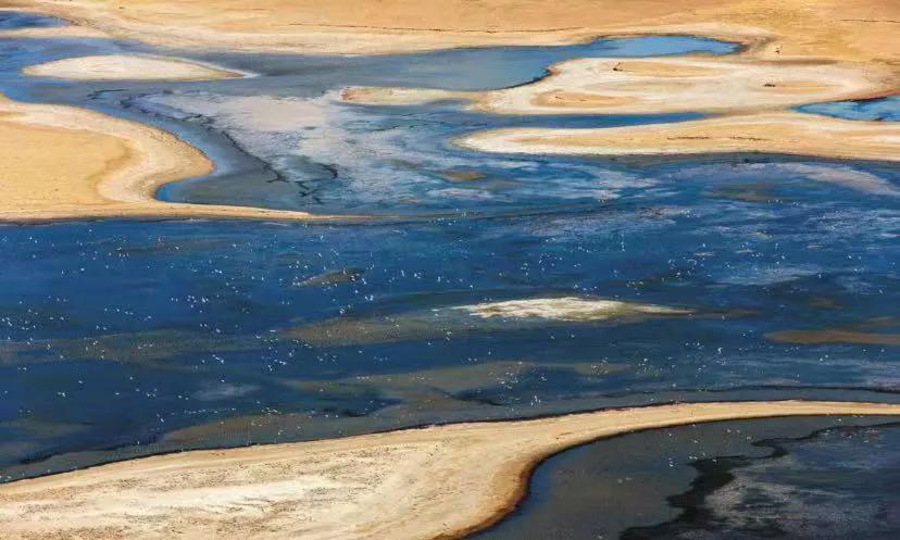 能困住一个人的，有三:

不变的认知;不变的行为;不变的感受。

这三个都一成不