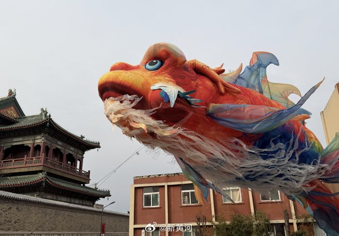 【#济南上新街的鳌鱼真化成龙了#，一场意外见证城市更新从“活”到“火”】#一只鳌