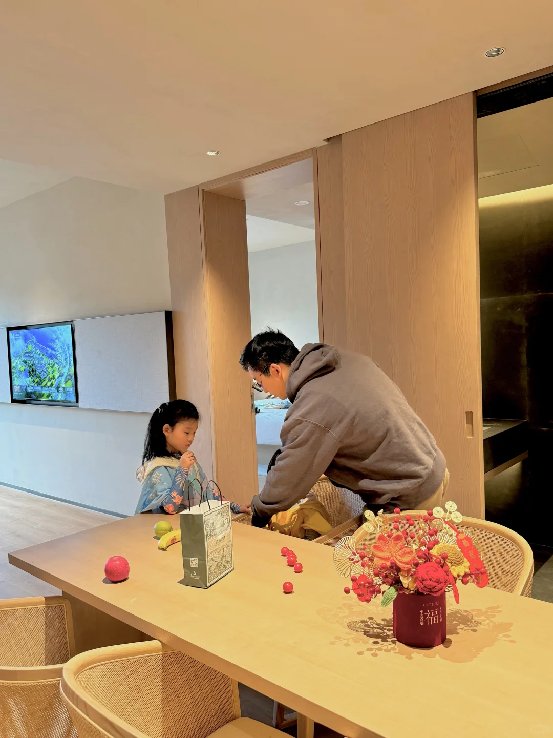 😉结婚生孩子后，在酒店过年的第三年。