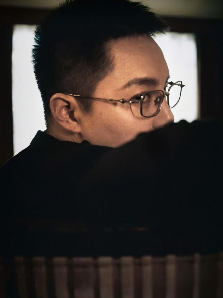 没认出来这是尹正 尹正新风格真的让人完全认不出的程度，主要是因为与他本人平时的风