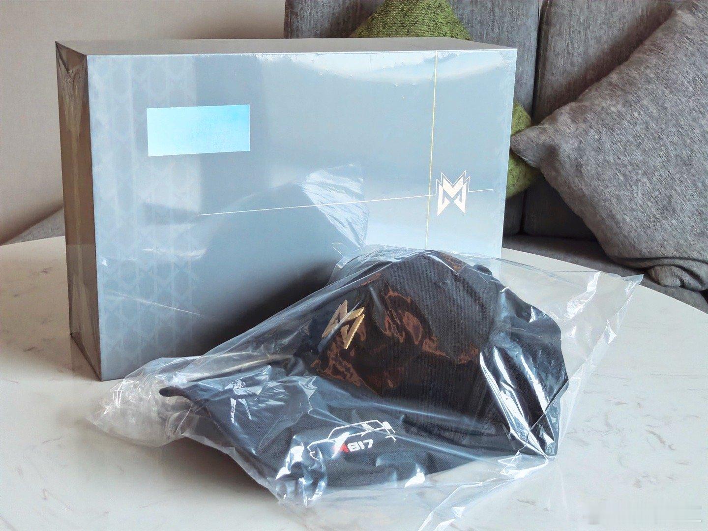 午间铁粉福利🧧我们抽一个猛士的帽子+白茶！三天就开哈，仅限铁粉 ​  ​​​