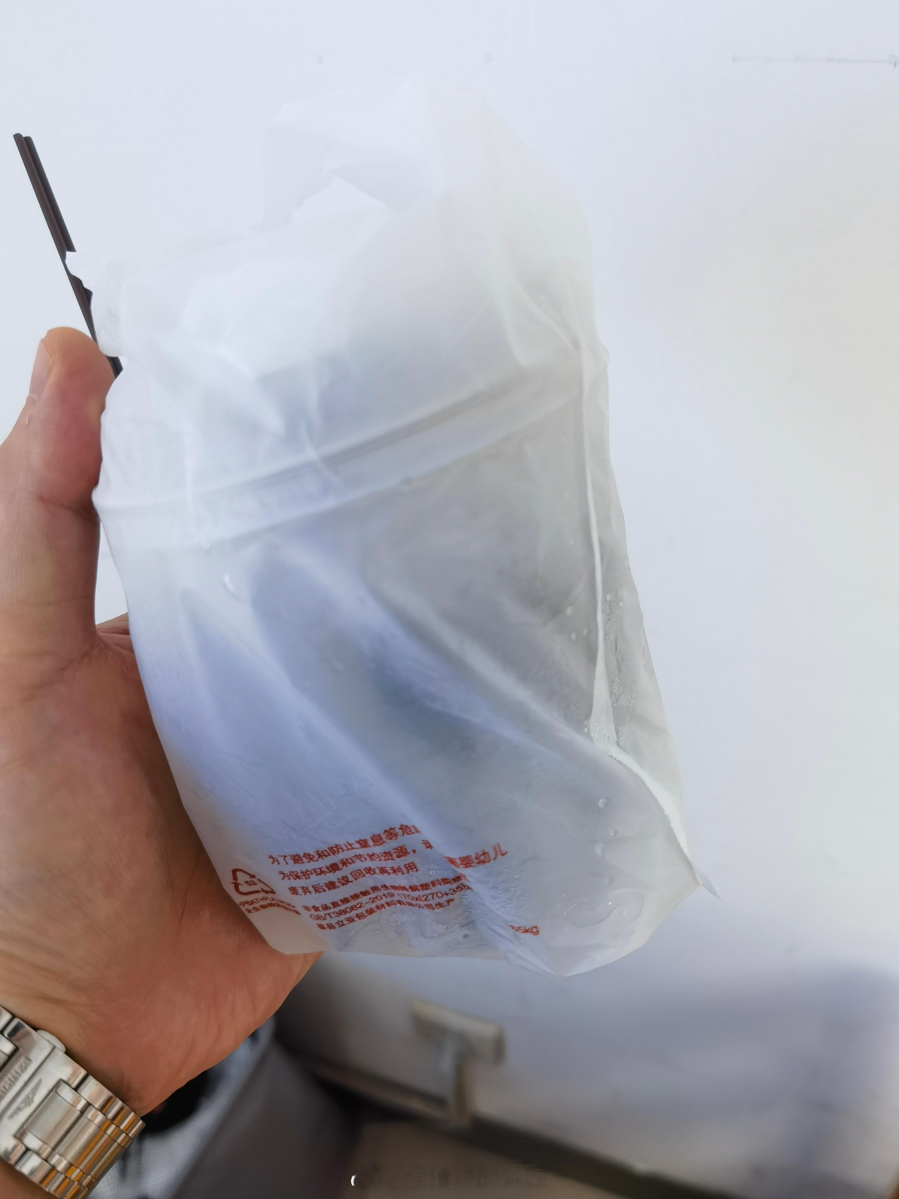 昨天有个朋友来住院，打算今天给他做取内固定的手术，这哥们看我昨晚值了一宿夜班，今