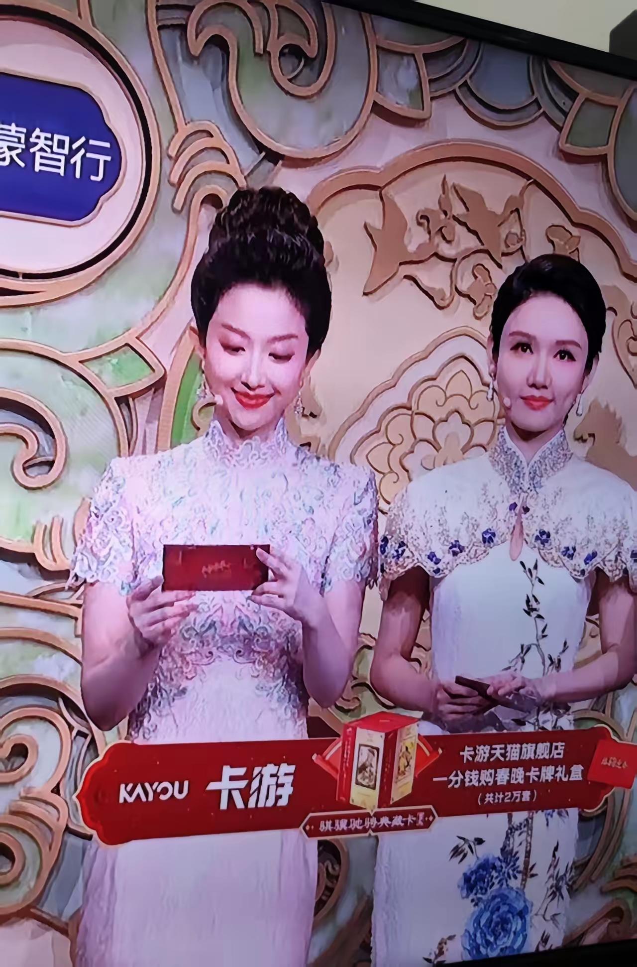 我喜欢刘心悦！
刘心悦表情自然，有亲和力。
龙洋表情不自然，不自信，不接地气。她