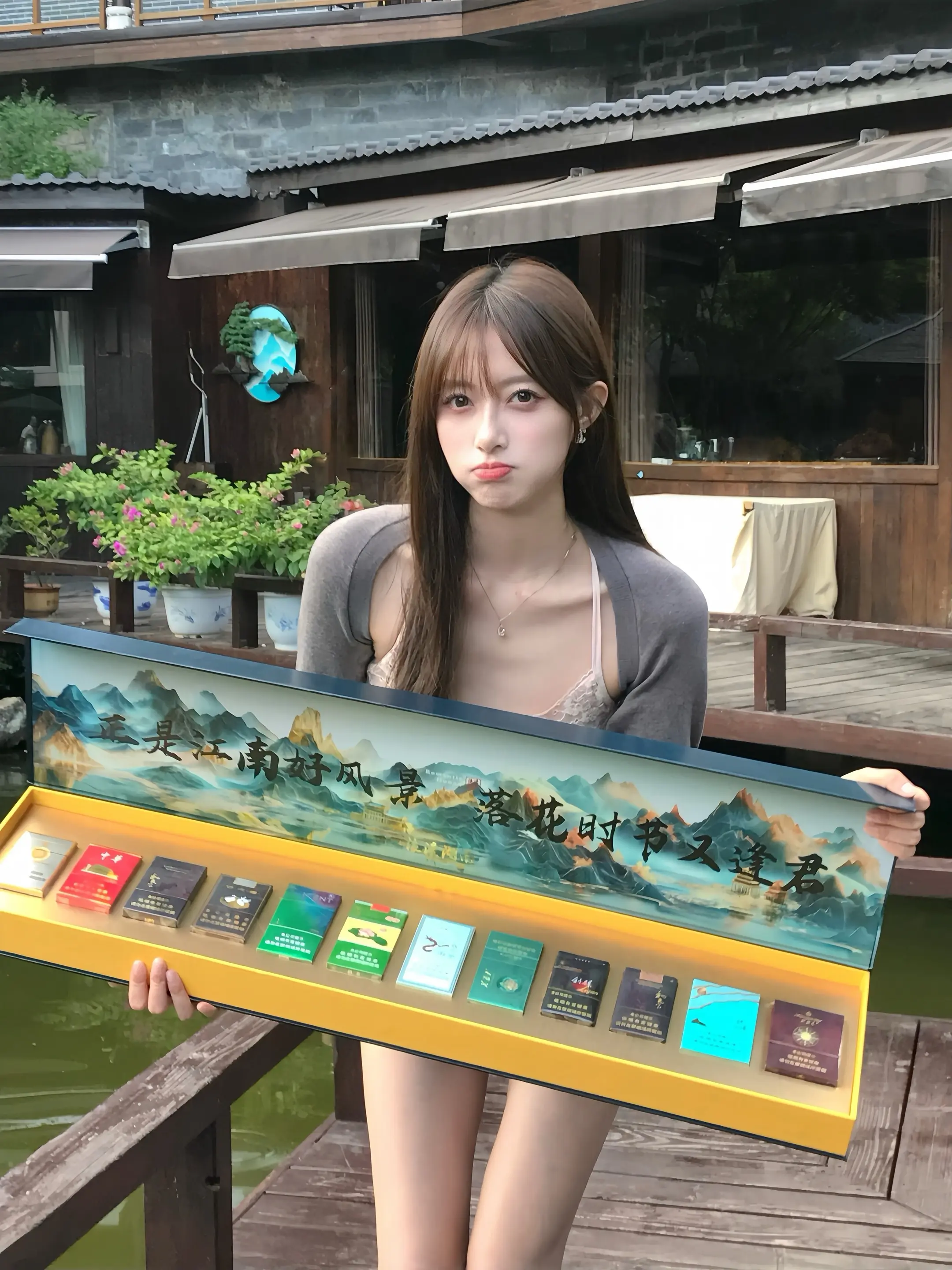 回家告诉你妈 有个愿意给你买烟陪你上网的湖南女孩想给你一个家