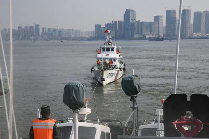 中方决定拖走菲律宾坐滩军舰？海警演练强制拖离，南海柔性执法时代正式落幕！ 

海