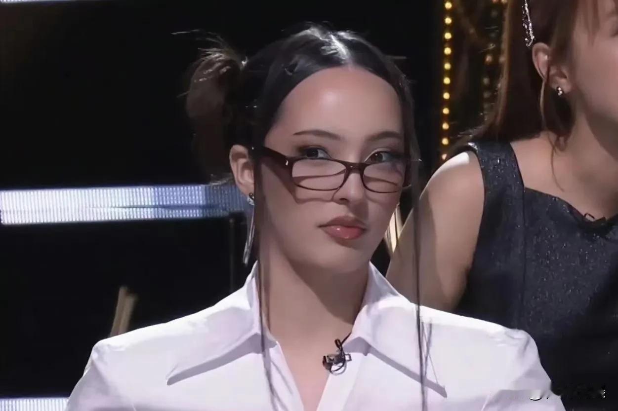 #凡希亚cos那英# 
谁给小孩姐做的造型呀！这是对英子贴脸开大吗[捂脸][捂脸