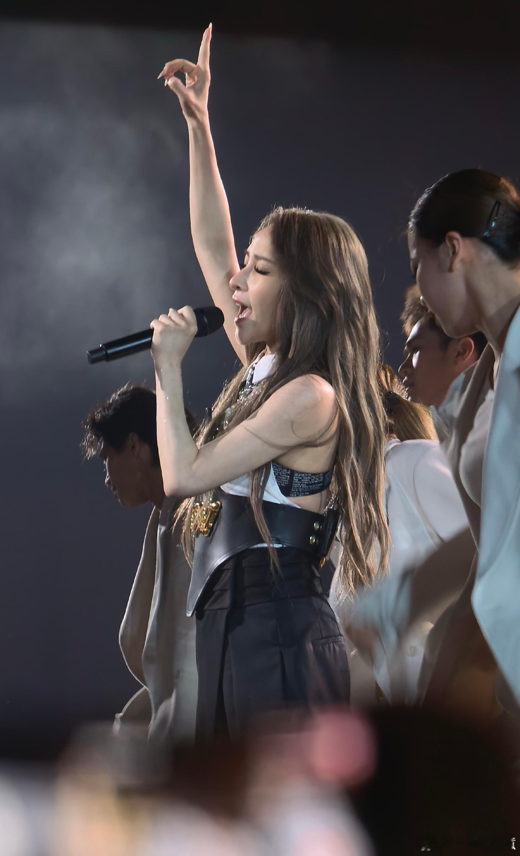 萧亚轩 女王登场我的青春爱的主打歌 