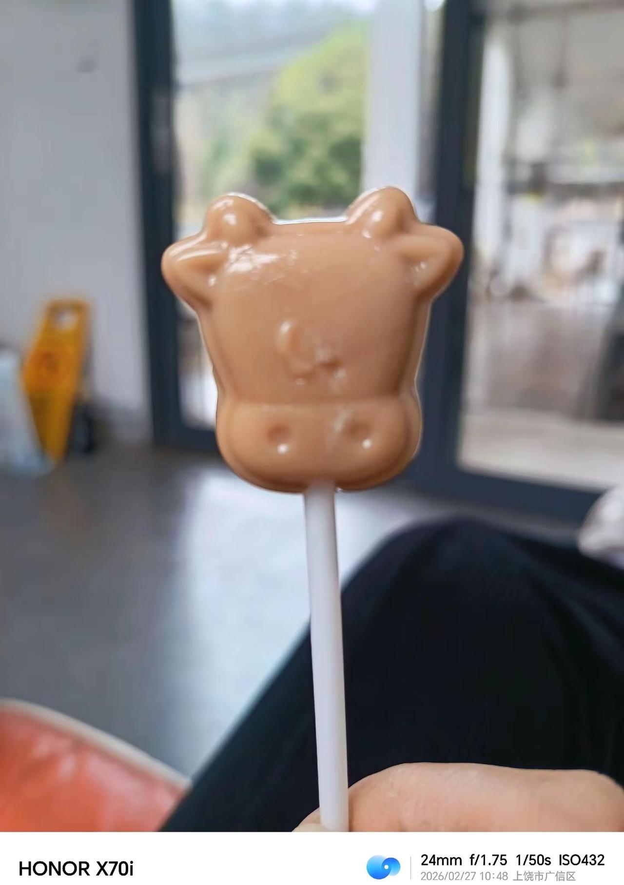 原来人到了一定年纪，最大的心愿，不过是安稳平静地过日子。不被世事惊扰，不被人心消