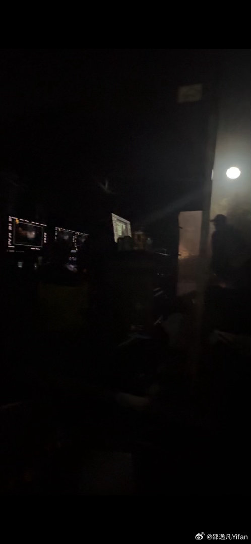 咱就是说，多久没搬砖了，一搬砖就找回了从前的感觉。到几点不知道。拍啥不知道。去哪