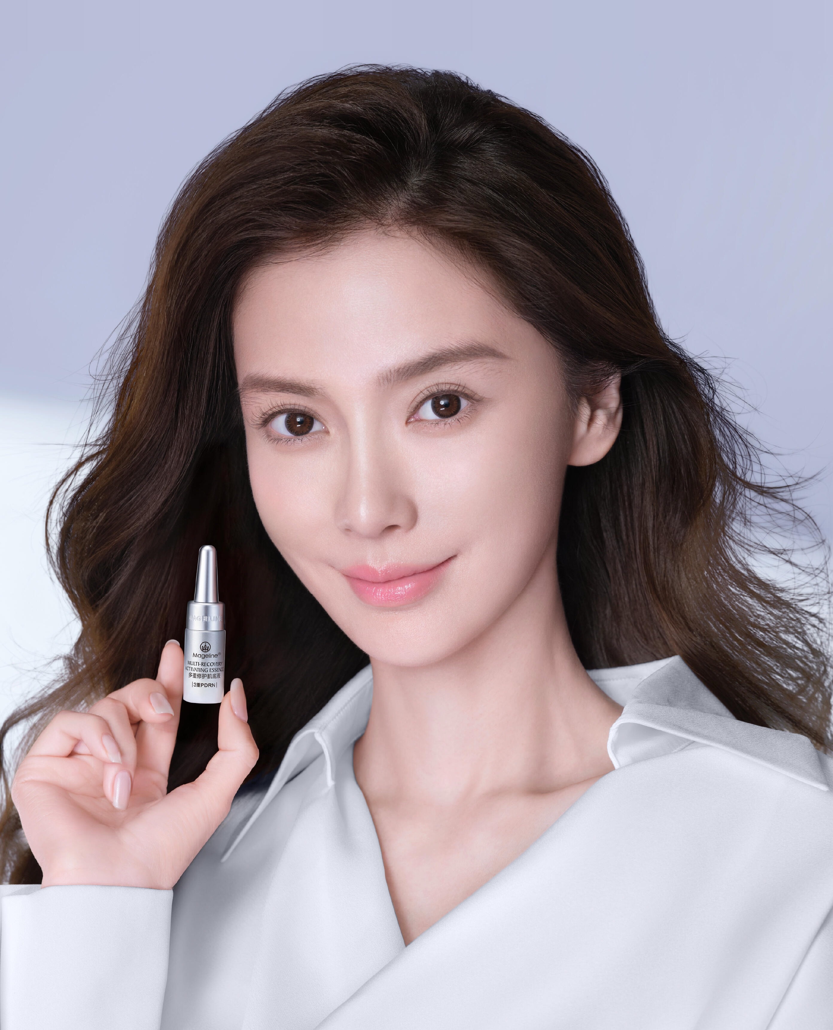 张柏芝angelababy同品牌广告图 好权威的两张脸，都是为数不多的耳高于眉…