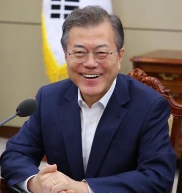 为什么韩国总统文在寅在中国得到的大多是正面评价?
 
韩国唯二的君子，他的作风太