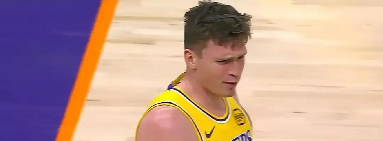 湖人后卫线又崩了
 
克里斯蒂打活塞17分钟3分，三分6中1。哈姆刚说要重用他，