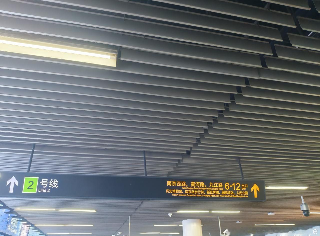 2号线人真多 ​​​