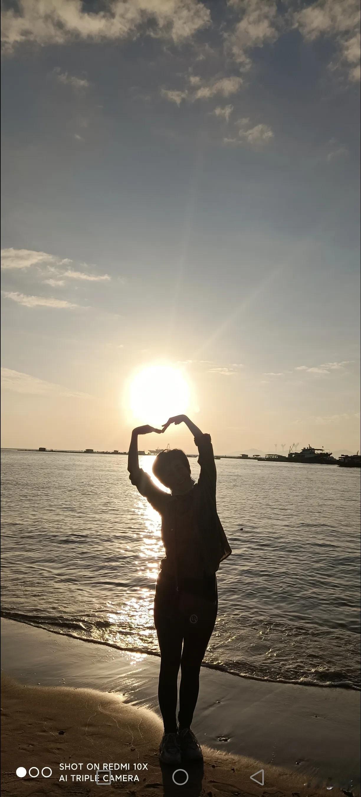 #寻找热爱表达的你#
   今天将乘10点38的火车到广州，去孩子打工的地方与之