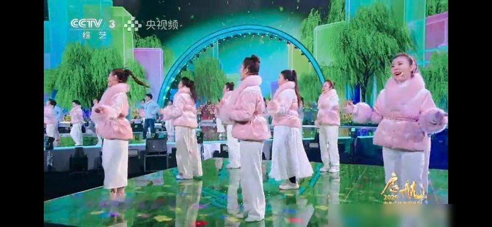 今年的央视跨年晚会，不知道大家有没有发现一件事情，那就是不管是主持人，还是各位表