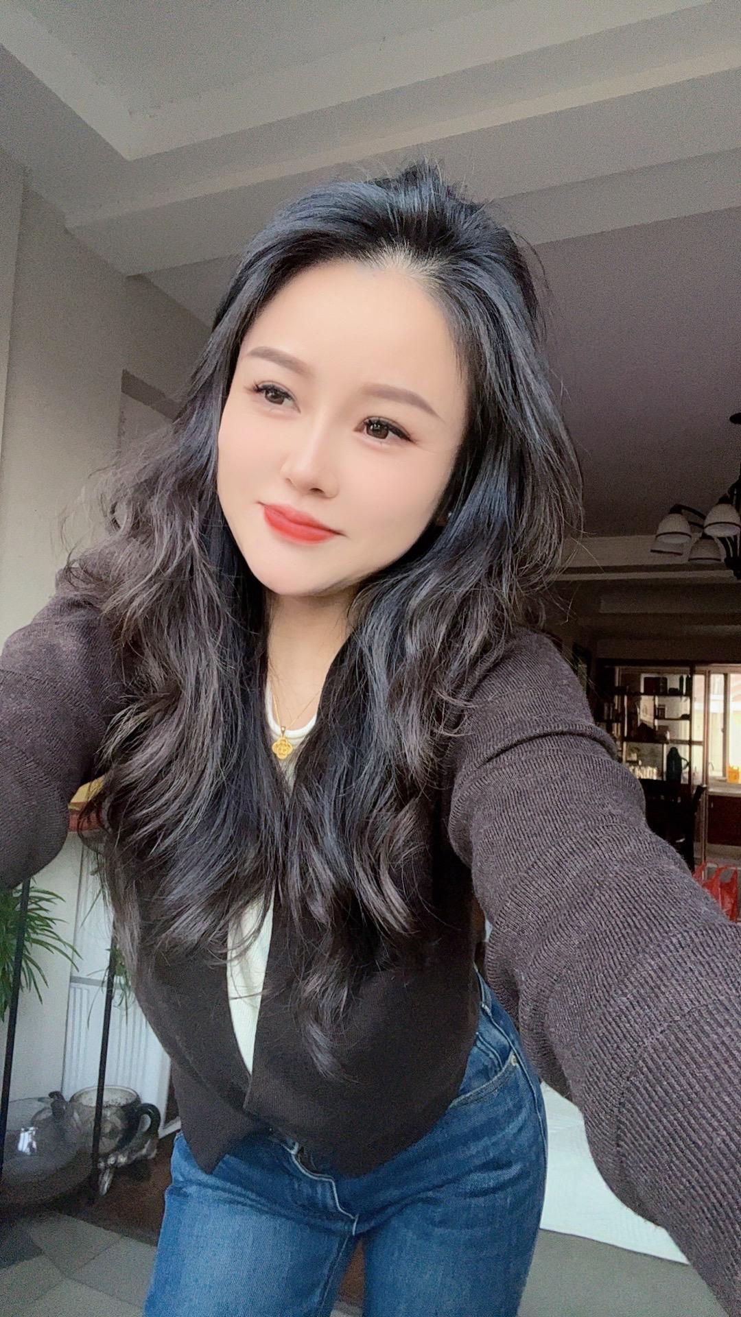 都有乘风破浪的勇气，活出最独立的自己，二十随意，三十独立，四十美丽...