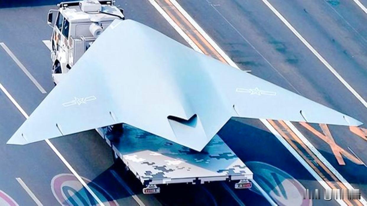 11月11日空军发的新视频里头，最后压轴的是歼-20、歼-16跟GJ-11无人机