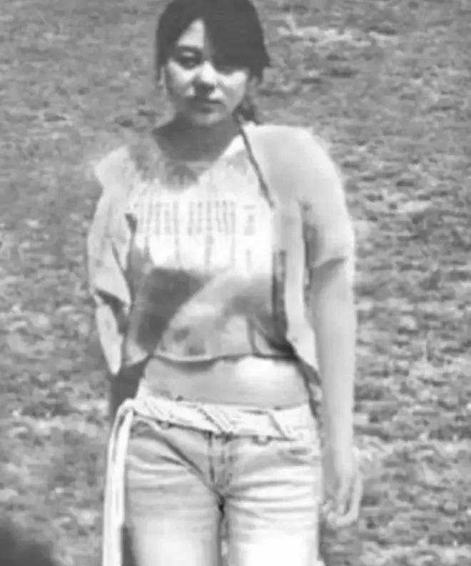 1993年7月，河南新安县的刑场上，23岁的任雪被武警押解着走向生命的终点。她天