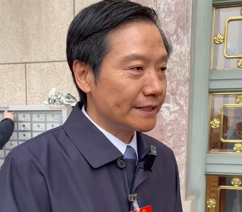 雷军近况，网友看后纷纷感叹：苍老了许多
雷军被誉为中关村劳模，最勤奋的企业家之一