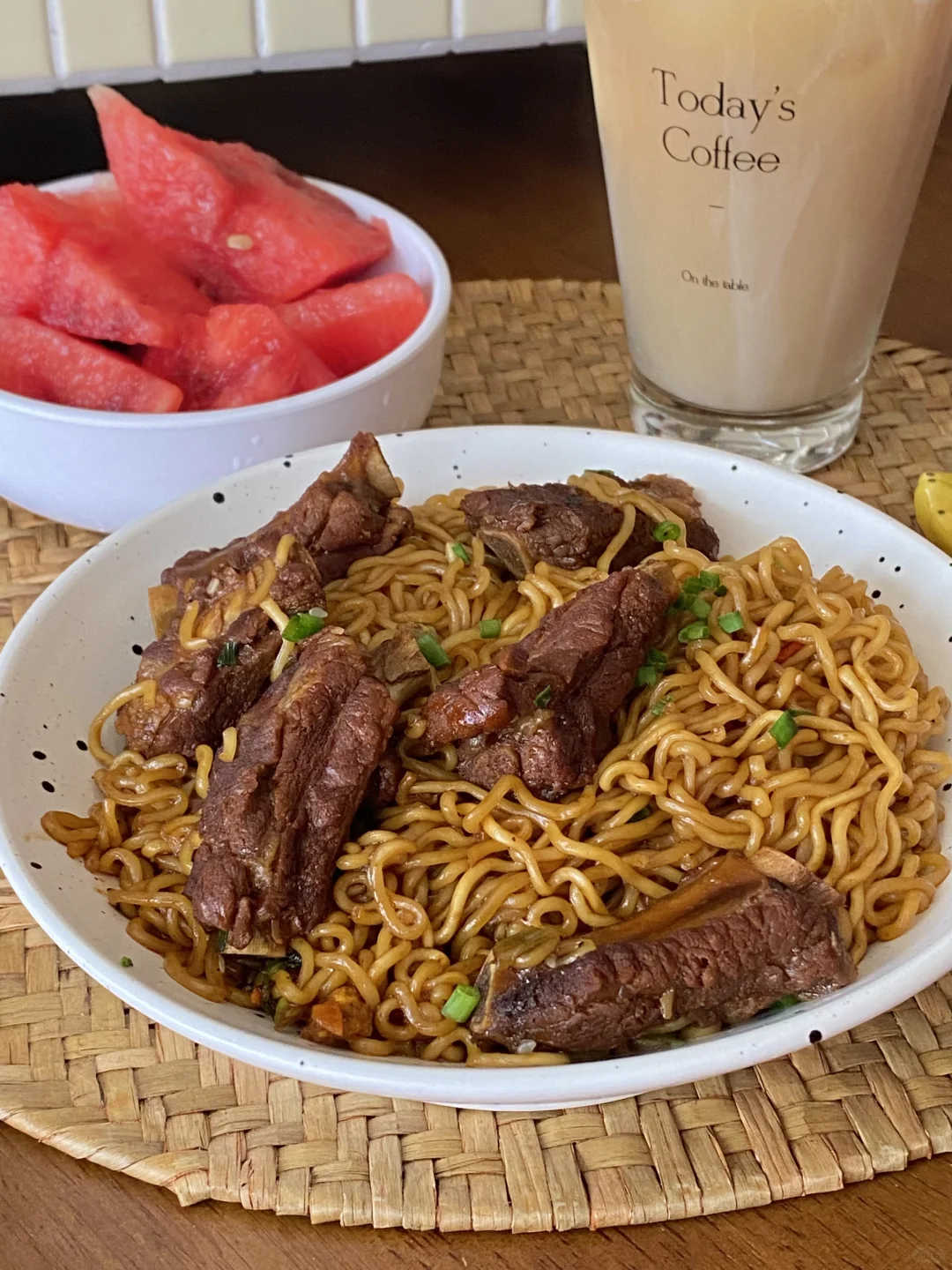 今日午餐｜随便吃点红烧排骨泡面🍜