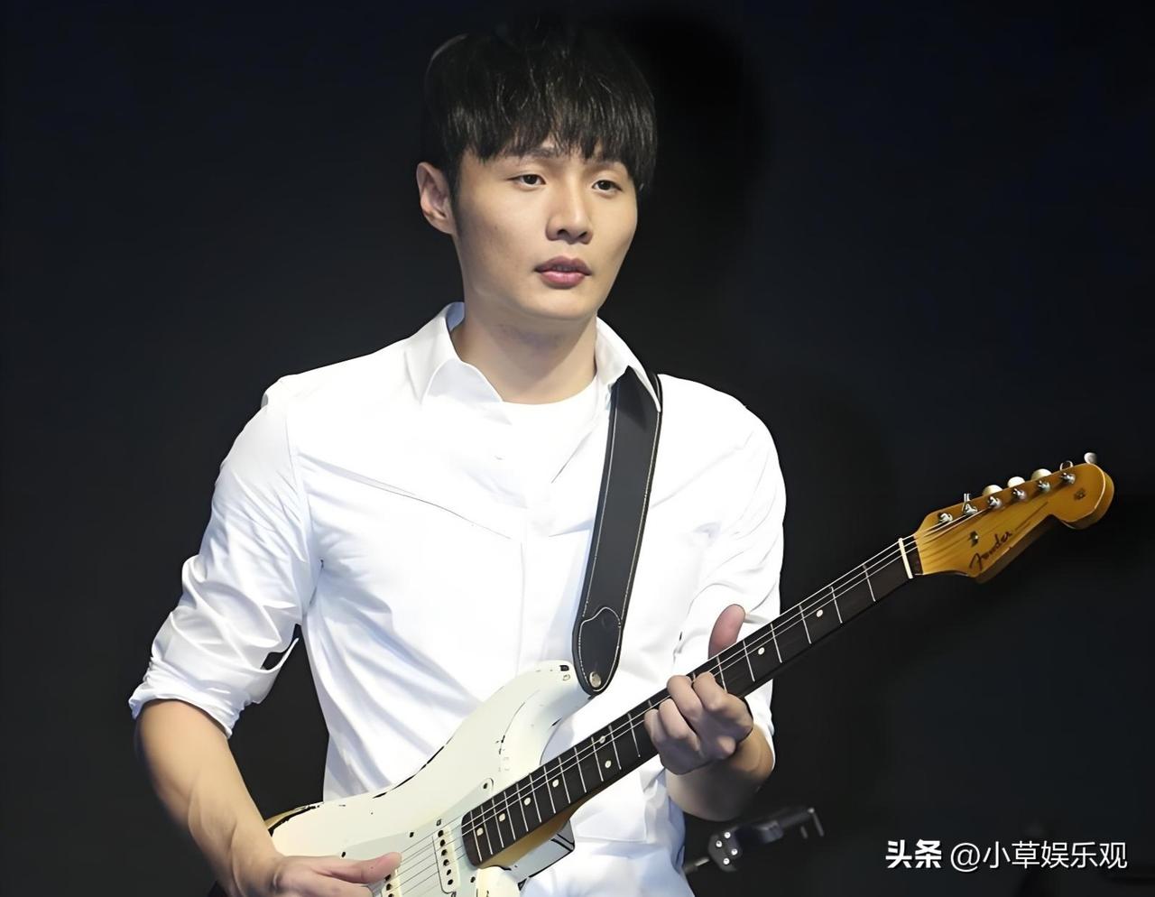 李荣浩维权《李白》反被扒出旧账，这出“回旋镖”戏码真够讽刺。

维权时丁是丁卯是