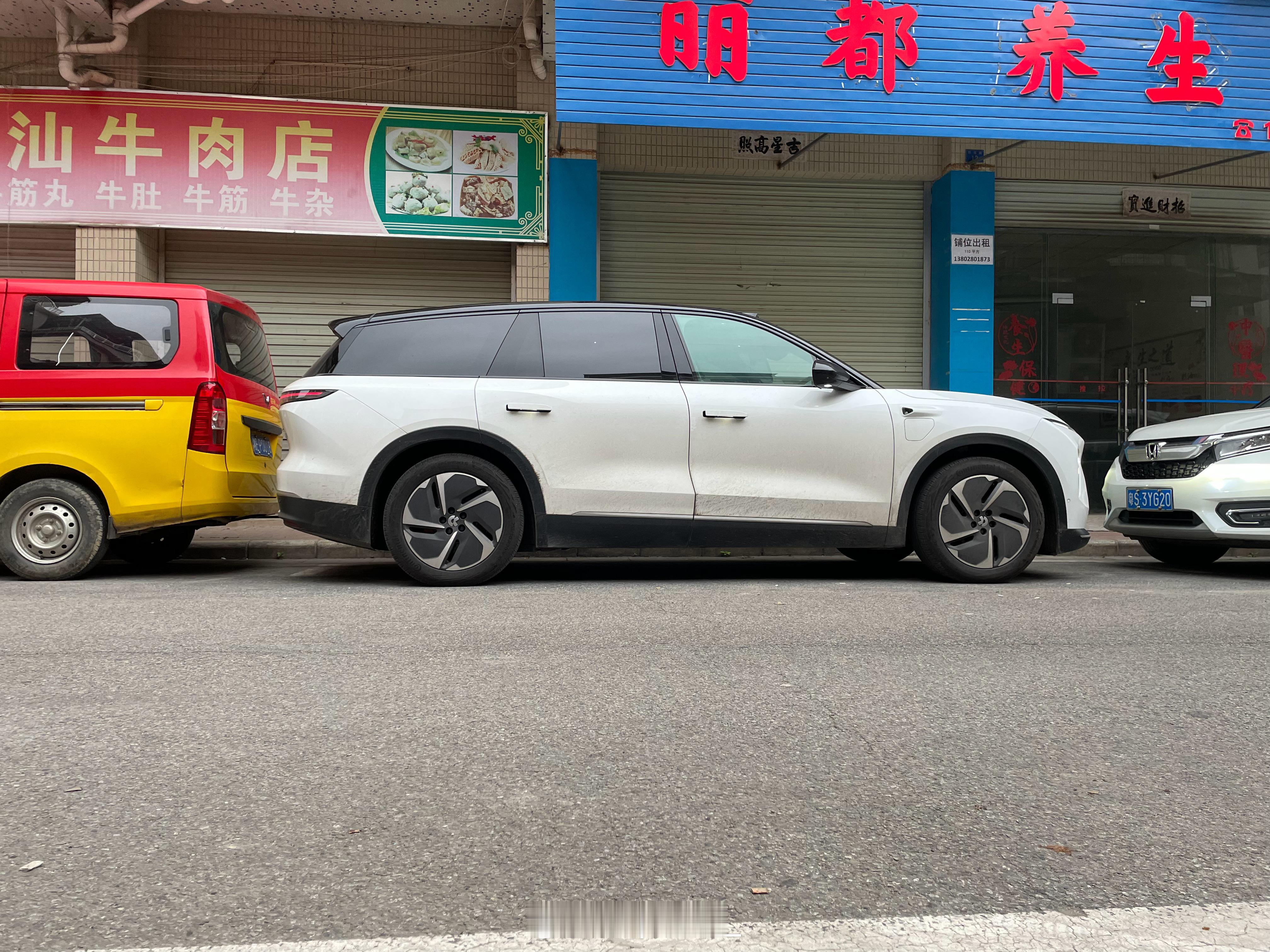#自动泊车##侧方停车到底有多难##蔚来全新es8# ES8的侧方自动泊车真是最