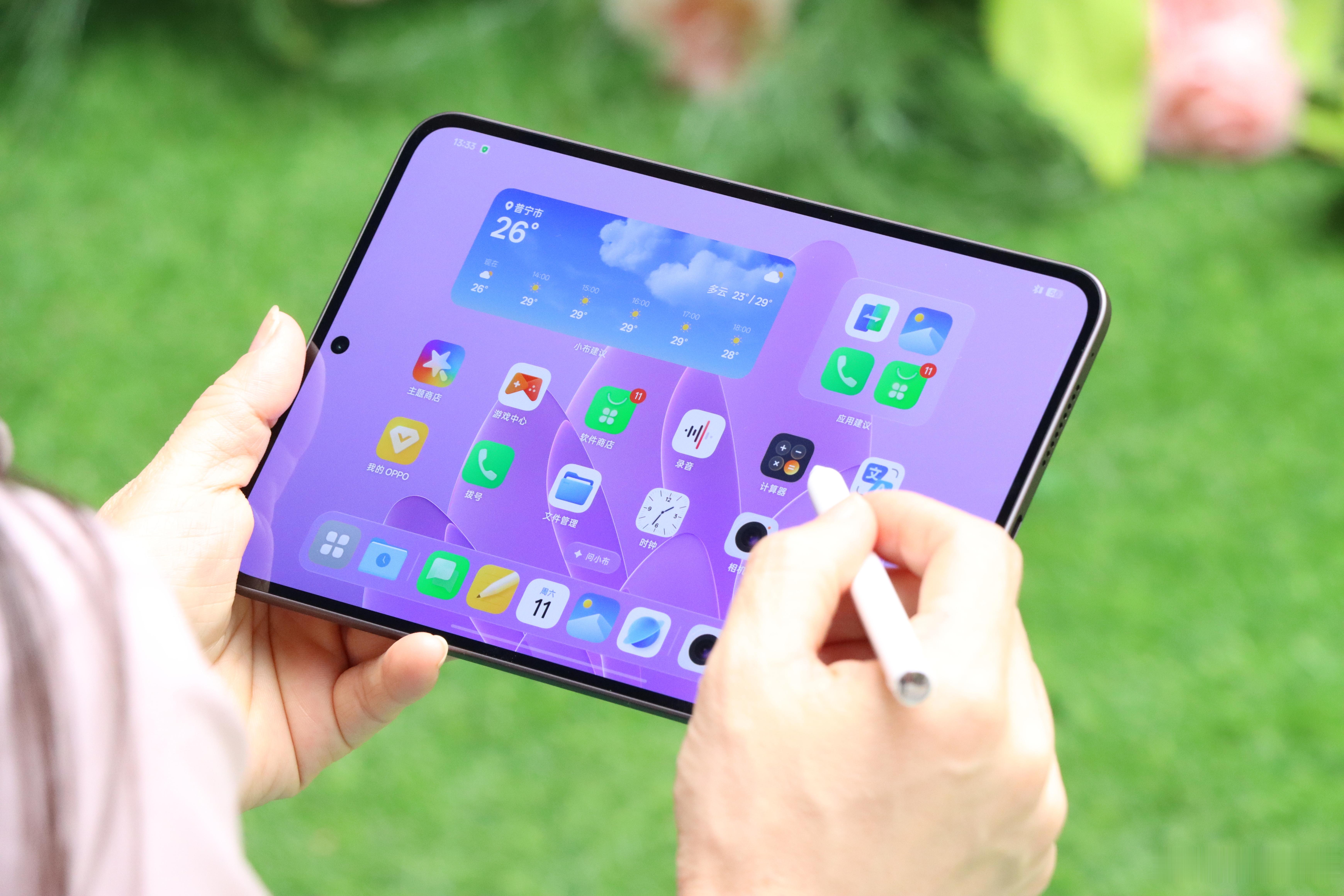 OPPO Pad mini图赏，首款旗舰小平板外观小巧精致，变窄边框，随身携带很