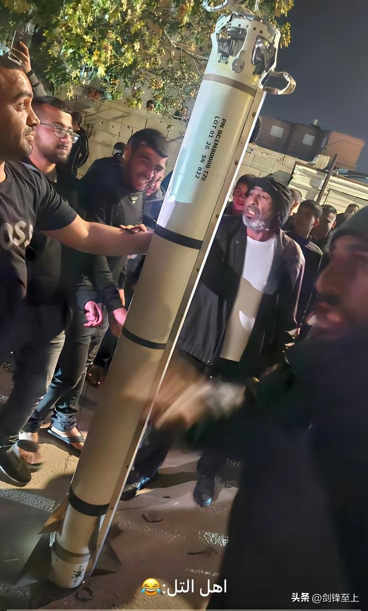 以色列的武器库恐怕真的快见底了。
昨天一枚拦截弹残骸上，竟清晰刻着2026年的生