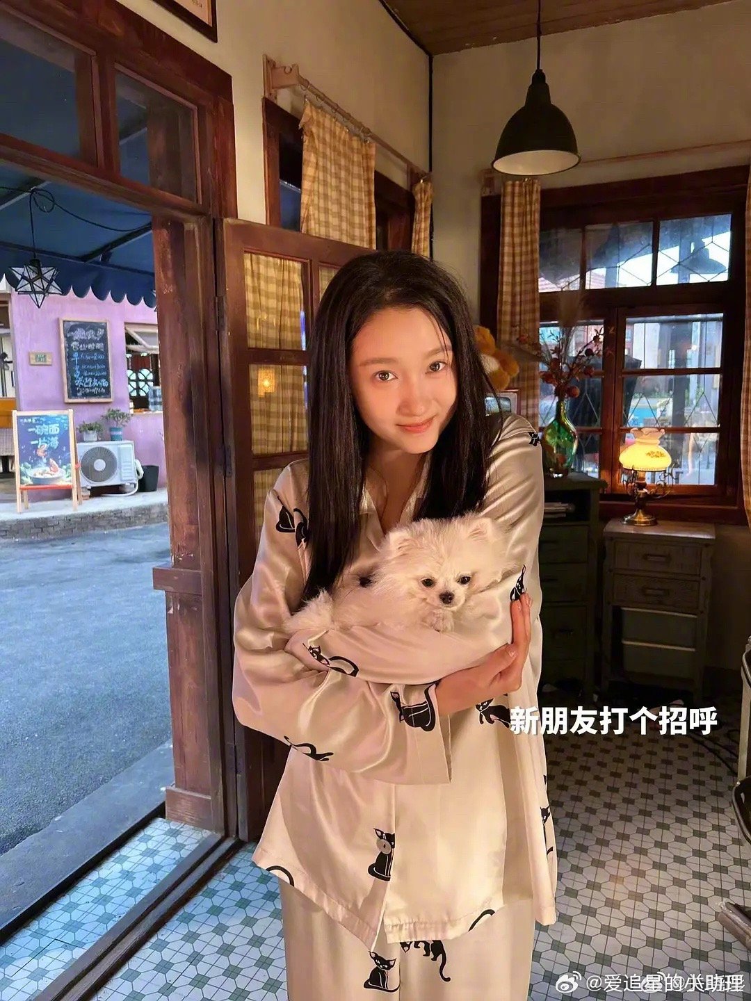 关晓彤单身后的营业，能看出心情如何吗？ ​​​