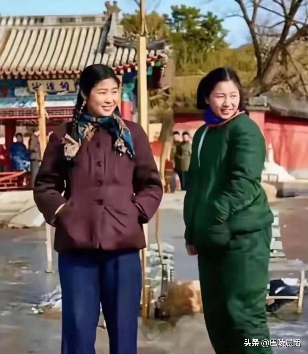 我很喜欢这张照片！

这张照片打破了大众对领袖子女的刻板印象和想象，传递了一种平